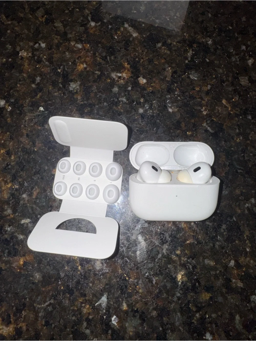 Apple AirPods Pro (White) - Wireless Noise-Cancelling Earbuds
